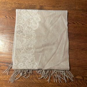 Bloomingdale’s tan and cream reversible cashmere scarf with flower detailing